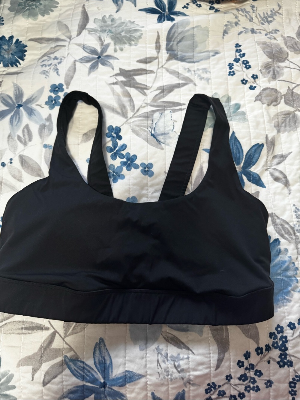 Vuori Black Supportive Crisscross Sports Bra